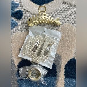 3 hair accessories new and like new.